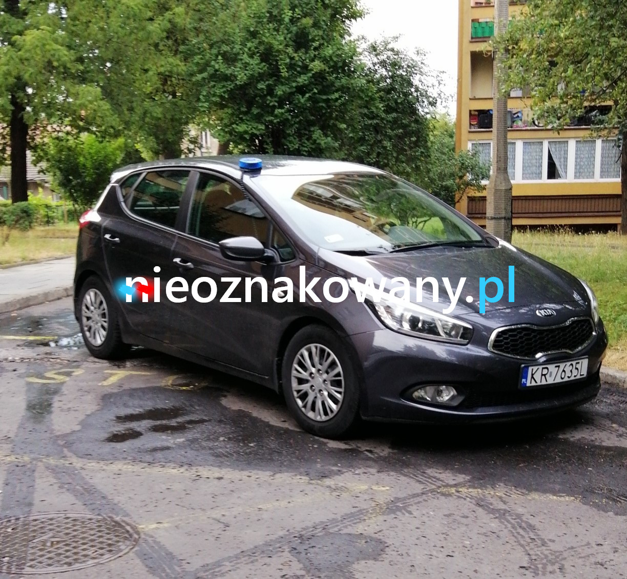 Nieoznakowany radiowóz Kia Ceed